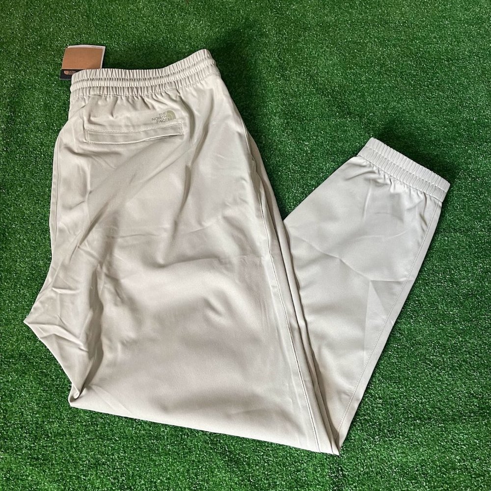 The North Face Women's Flash Dry Standard Fit Tea Green Jogger Pants Size 2X NEW